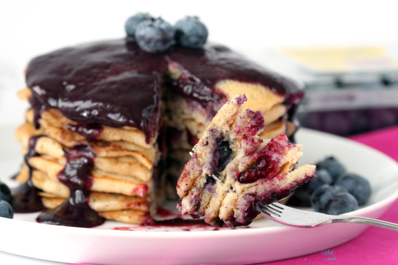 Blueberry Pancakes (gluten free, vegan)