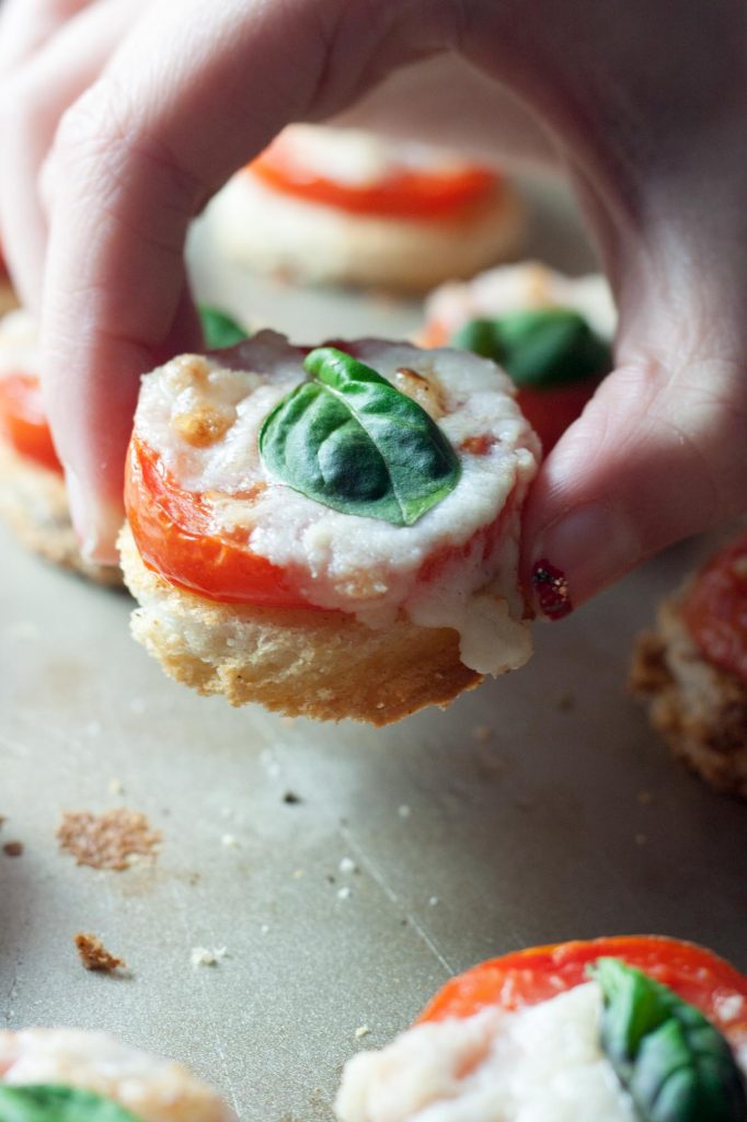 Fresh and Quick Pizza Bites (vegan, gluten free friendly)