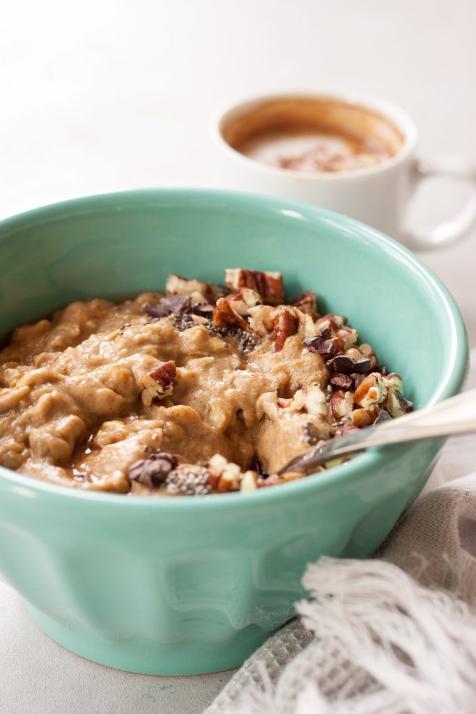 Pumpkin Pie Overnight Oats Smoothie Bowl