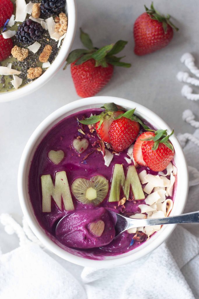 Supermom (with pink power) Superfood Smoothie Bowl