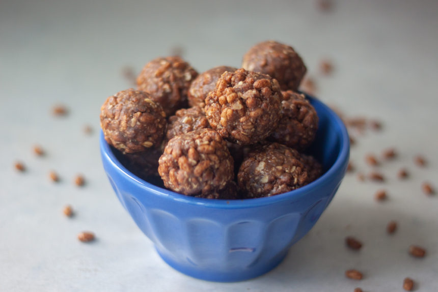 Delicious bite sized snacks that are packed with simple ingredients and curb hunger and satisfy your sweet tooth. Little hands love them too! Vegan and gluten free friendly.