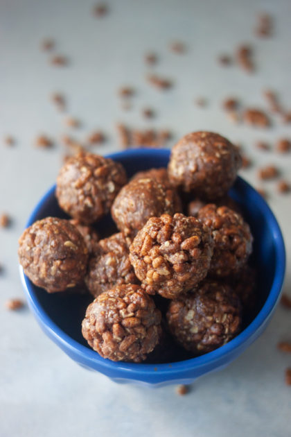 Delicious bite sized snacks that are packed with simple ingredients and curb hunger and satisfy your sweet tooth. Little hands love them too! Vegan and gluten free friendly.