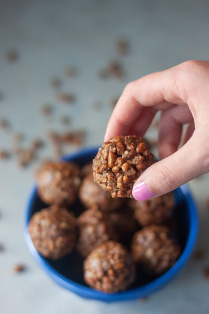 Delicious bite sized snacks that are packed with simple ingredients and curb hunger and satisfy your sweet tooth. Little hands love them too! Vegan and gluten free friendly.