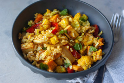 Flavor and nutrition packed gluten free and vegan Curry Cauliflower Grain Bowl 2.0 is meal prep friendly and great for lunch or dinner. Brown rice, roasted curry cauliflower, sauteed red pepper and onions, roasted sweet potatoes, optional crispy citrus tofu, fresh mint, and a Ginger Curry Dressing!