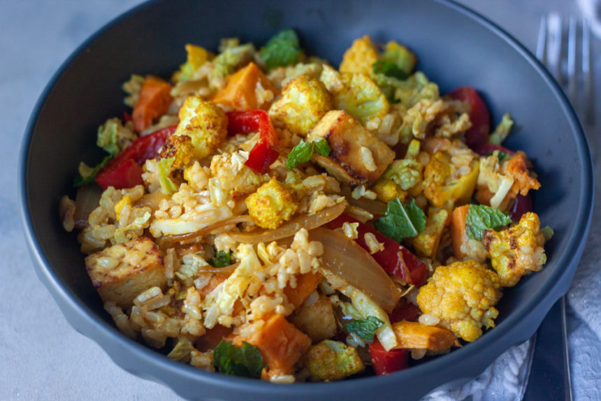 Flavor and nutrition packed gluten free and vegan Curry Cauliflower Grain Bowl 2.0 is meal prep friendly and great for lunch or dinner. Brown rice, roasted curry cauliflower, sauteed red pepper and onions, roasted sweet potatoes, optional crispy citrus tofu, fresh mint, and a Ginger Curry Dressing!