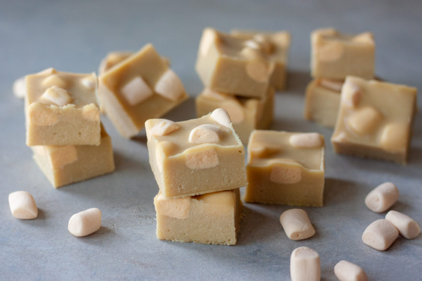 Vegan White Chocolate Pumpkin Marshmallow Fudge